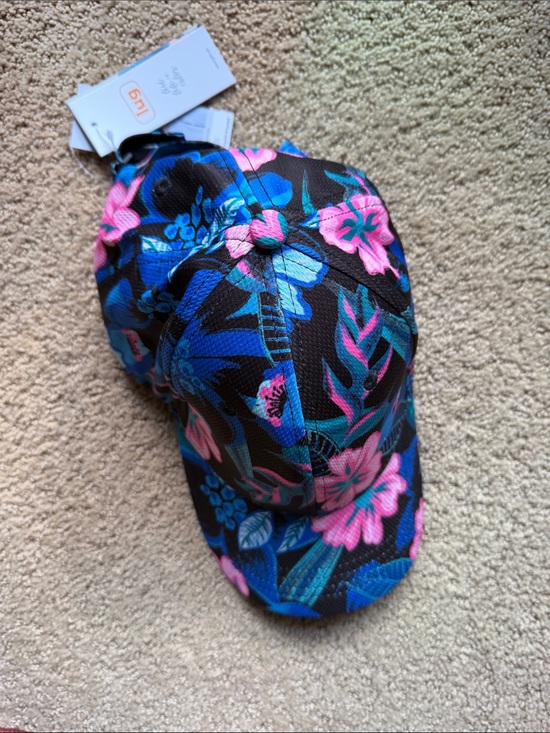 lug Accessories - NWT Lug Life Topper baseball cap. Resort Black